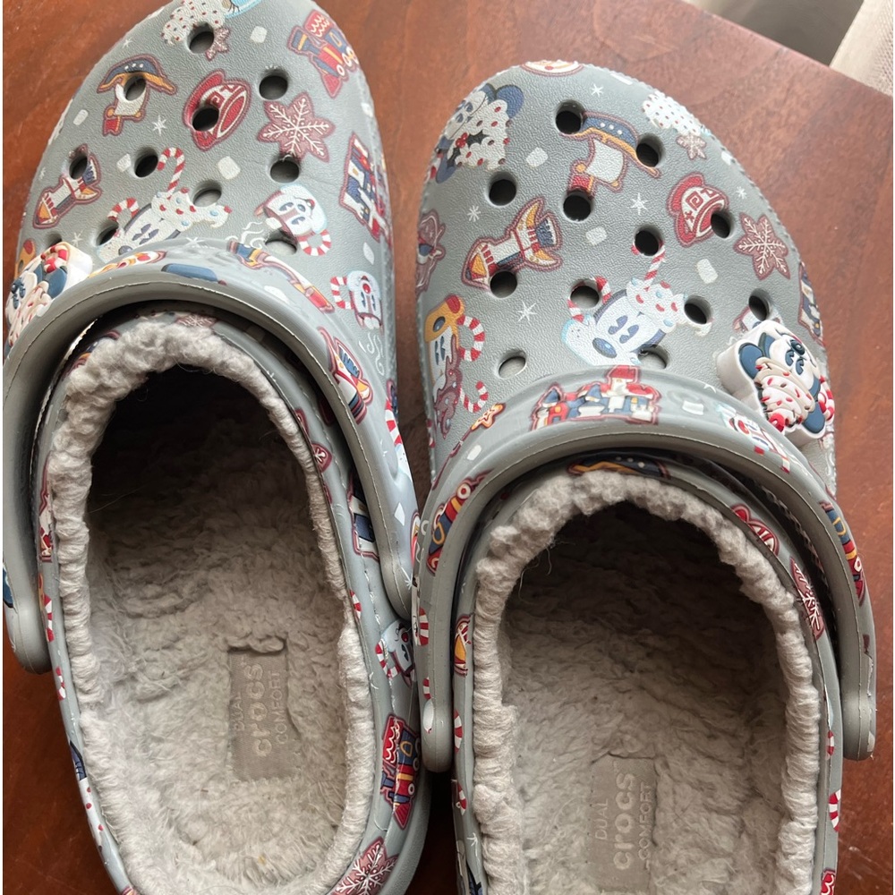 Disney Christmas crocs. Worn 1 time.